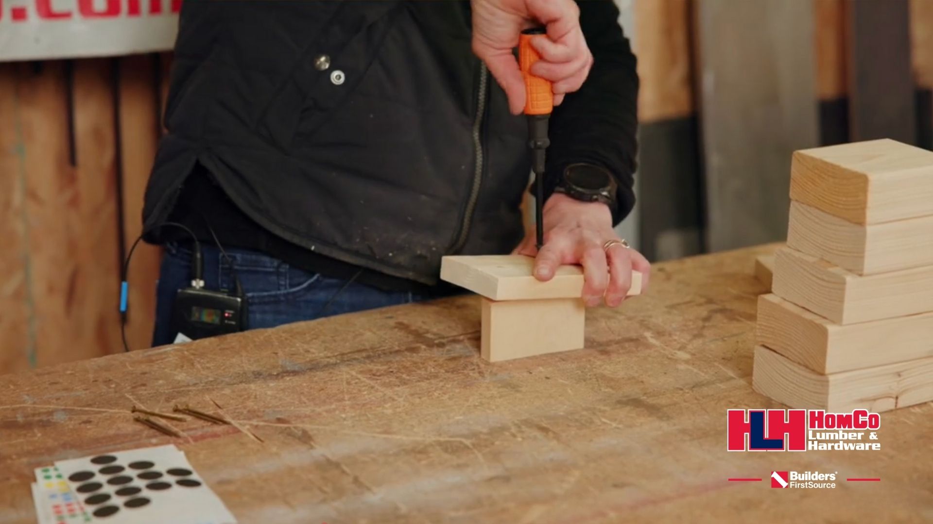 Build wooden snowman – step 1: attach the hat